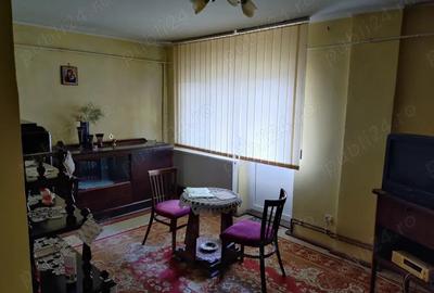 Vand apartament 3 camere, etaj 4, decomandat 75 m2 - 1