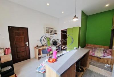 Investitie ideala: casa cu 2 unitati locative si curte, str. - 17