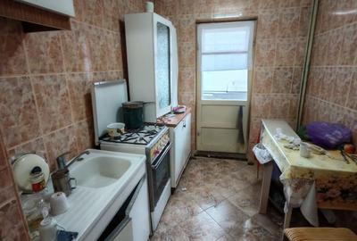 Apartament cu 2 camere decomandat în Micro 20 - 2