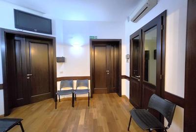 Casă cu 9 camere cu Teren 270 Mp în Barbu Văcărescu - 1