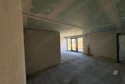 Casă cu 4 camere cu Teren 648 Mp în Central - 1