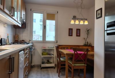 De inchiriat apartament 3 camere 8 minute de metrou 1 Decembrie - 6