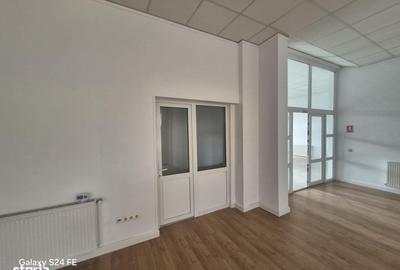 Spațiu comercial, de 100 mp, în Central - 4