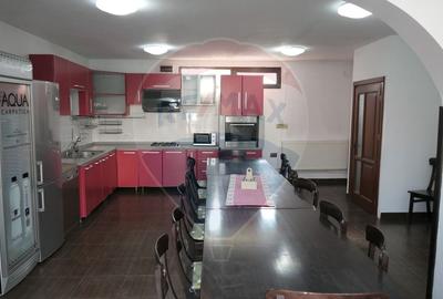 Vila cu 10 camere de vanzare in zona Centrala - 5