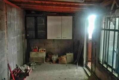 Vanzare casa renovata cu 2 camere, baie si bucatarie si 100 mp teren in proprietate zona Domenii - 2