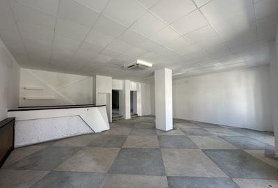 Spațiu comercial, de 150 mp, în Central - 3