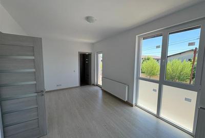 Casă cu 5 camere cu Teren 250 Mp în Domnești - 7