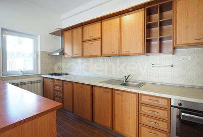 Vila cu 6-7 camere si gradina generoasa Vila cu 6-7 camere si gradina generoasa - 5