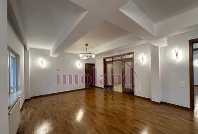 Apartament cu 4 camere decomandat în Primăverii
