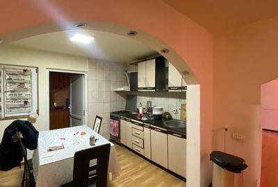 Casă individuală cu 8 camere cu Canalizare în Giulești - 15