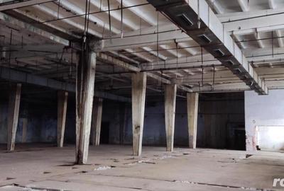 Spațiu comercial, de 1,450 mp, în Central - 8
