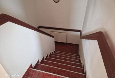 Casă cu 4 camere în Central - 2