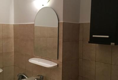 Apartament cu 2 camere decomandat în Far