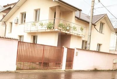 Casa P+1 de vanzare, cu 4 camere, 180 mp, zona Micro 2 - 2