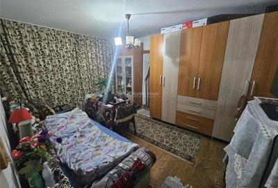 Apartament cu 3 camere nedecomandat în Micro III - 15