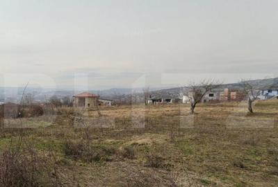 Teren de 976 mp, în Iris