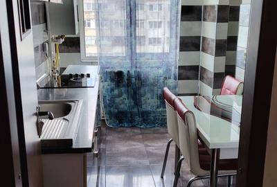 Apartament cu 4 camere decomandat în Micro 5 - 5