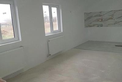 Casă cu 3 camere cu Teren 500 Mp în Pecineaga - 2