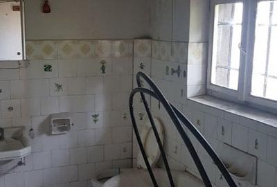 Casă cu 3 camere în 13 Decembrie