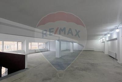Spațiu comercial, de 990 mp, în Est - 3