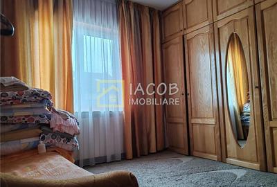 Casă individuală cu 6 camere cu Canalizare în 9 Mai - 17