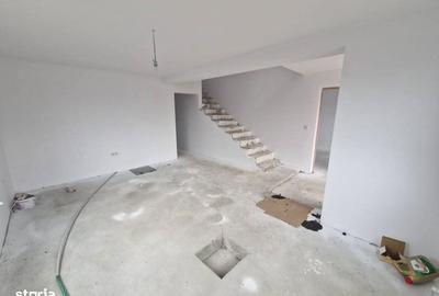 Casă cu 9 camere cu Canalizare în Central - 2