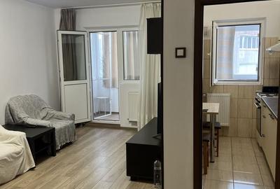 Garsonieră decomandată, mobilată în Titan