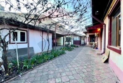 Casă cu 6 camere cu Teren 300 Mp în Central - 1