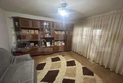 Apartament cu 3 camere decomandat în Micro 5 - 9