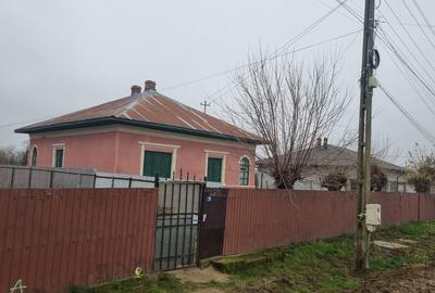 Casă cu 4 camere cu Teren 750 Mp în Central