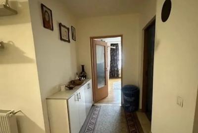 Apartament cu 3 camere decomandat în Independenței