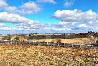 Teren de 2965 mp, în Mărișel