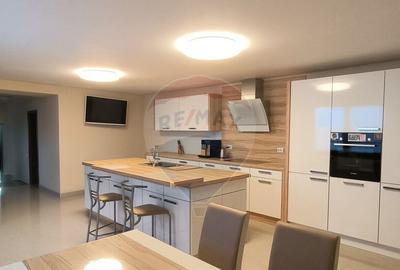 Casa unica, spa?ioasa, in zona centrala a ora?ului... - 4