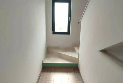 Casă cu 4 camere cu Teren 250 Mp în Odăi - 2