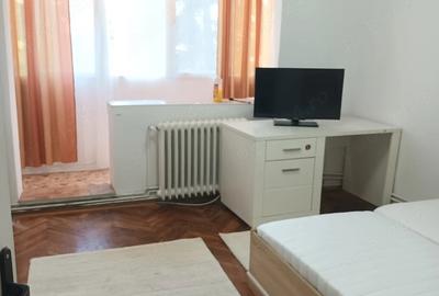Apartament cu 4 camere decomandat în Medicină
