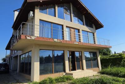 Casă cu 6 camere cu Garaj în Snagov