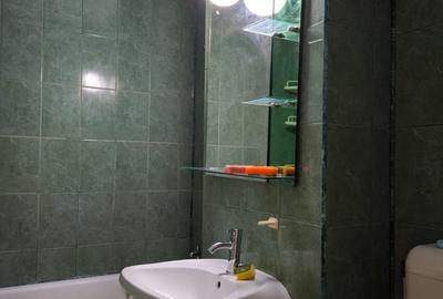 Apartament cu 3 camere decomandat în Valea Ialomiței