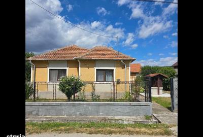 Casă cu 4 camere în Central