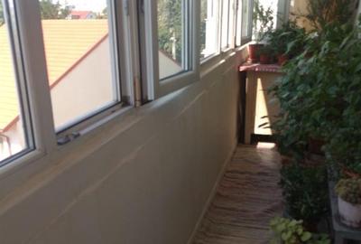 Apartament cu 3 camere decomandat în Călărași