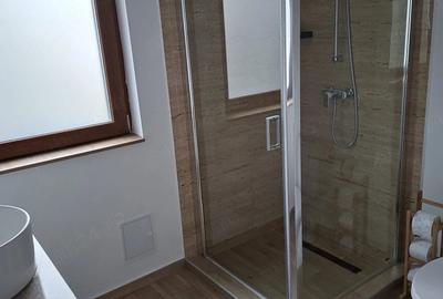 Casă cu 3 camere cu Teren 6000 Mp în Central