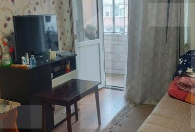 Apartament cu 3 camere semidecomandat, mobilat în Ciucului