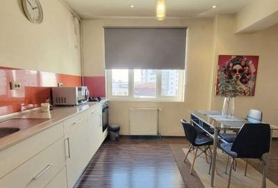 Apartament cu 2 camere semidecomandat, mobilat în Decebal