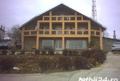 Casă cu 6 camere cu Teren 3000 Mp în Năeni - 1