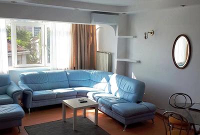 Apartament cu 3 camere semidecomandat în Cișmigiu