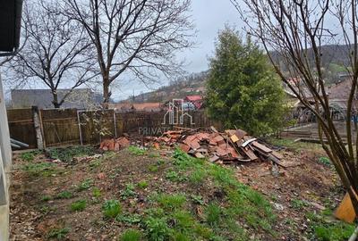 Casă cu 2 camere decomandat cu Teren 365 Mp în Central