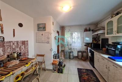 Apartament cu 3 camere decomandat, mobilat în Uzina 2