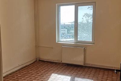 Apartament cu 4 camere semidecomandat în Fizicienilor - 1
