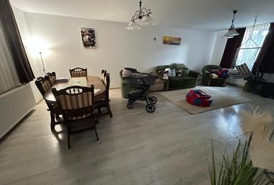 Casă cu 4 camere în Central
