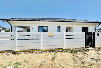 Casă cu 4 camere cu Teren 400 Mp în Domnești