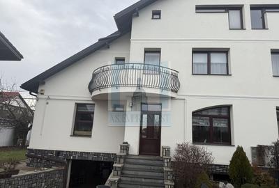 Casă individuală cu 9 camere cu Canalizare în Tractorul - 1